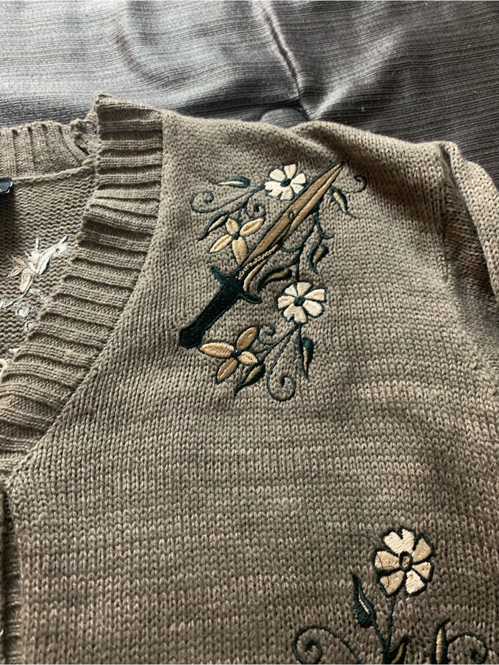 New Hot Topic Lord of The Rings Floral Icons Girl Cardigan - Picture 9 of 15